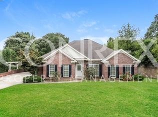 208 Hummingbird Dr, Deatsville, AL 36022
