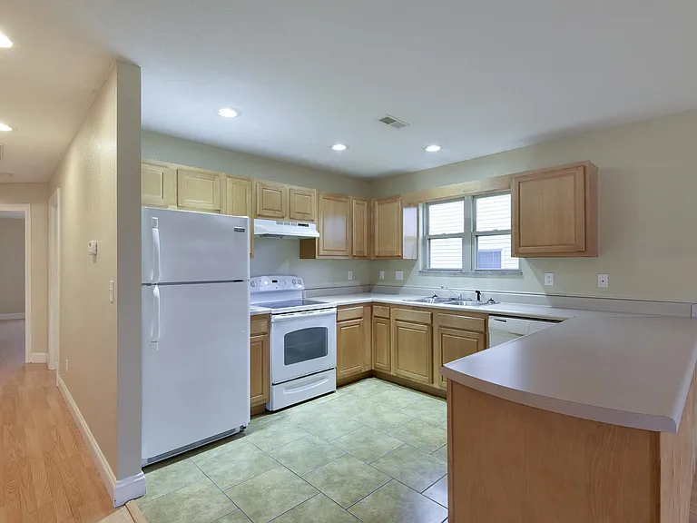 Mountain Grove Duplexes - 526NW — Photo 5