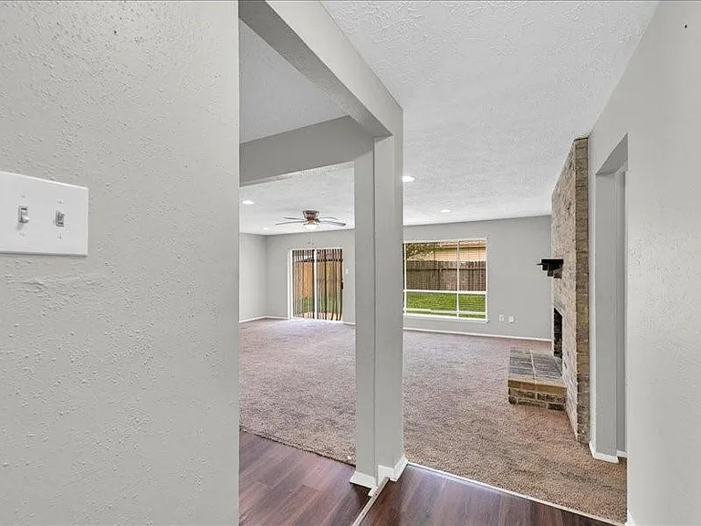 8406 Daycoach Ln — Photo 4