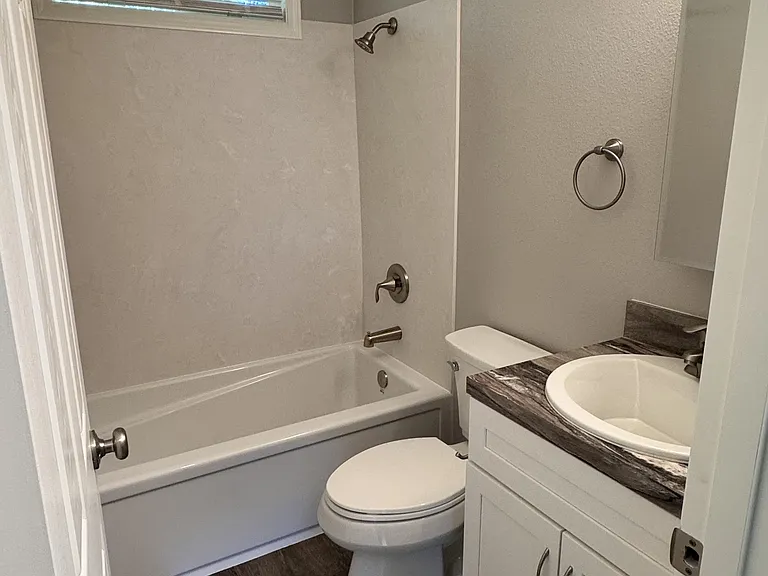 2392 NE Carolyn Ct — Photo 15