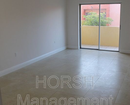 3rd image of 525 NW 72nd Ave Floor 1