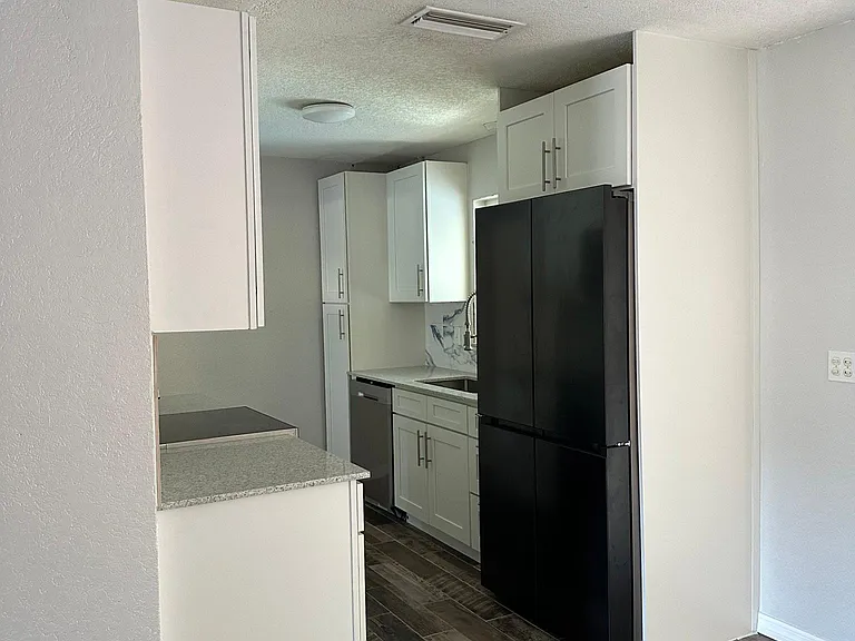 1007 SW 18th St — Photo 8