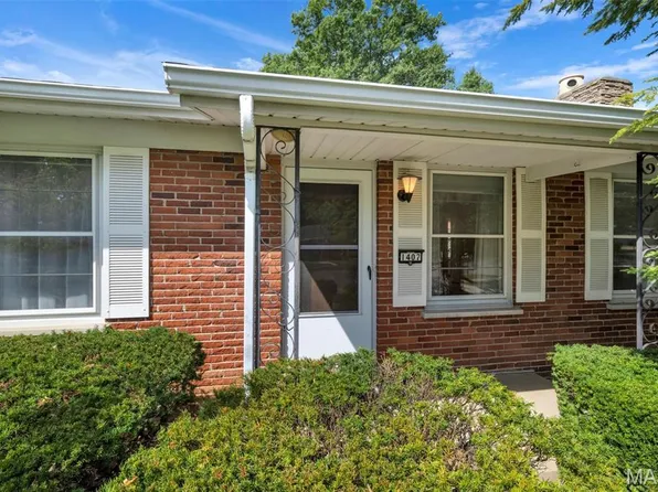 1407 Fox Creek Dr, Saint Louis, MO 63126