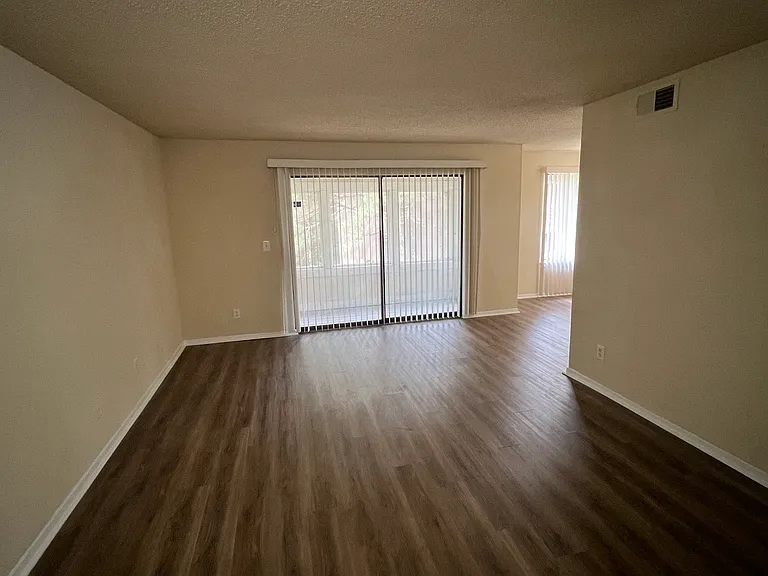 125 Seasons Pkwy — Photo 6