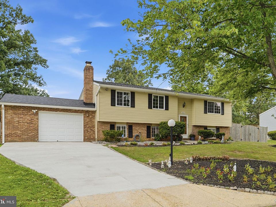 1st image of 311 Bogota Dr