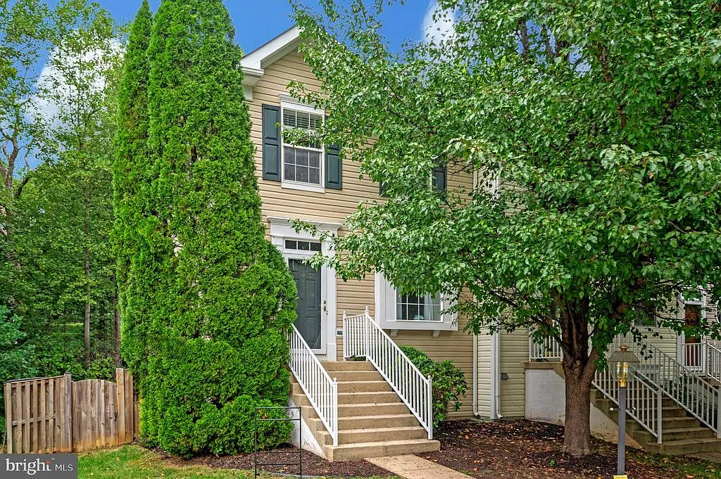 3 bed, 3.5 bath, 1928 sqft, $2,900 — Photo 2