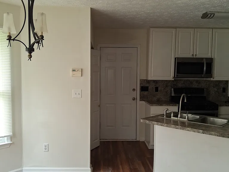 105 N Oakland Cir — Photo 4