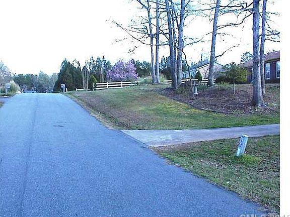 4th image of B3l26 Heather Ln