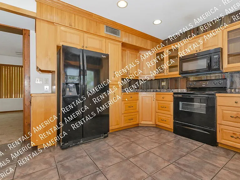 7868 N Soledad Ave — Photo 7