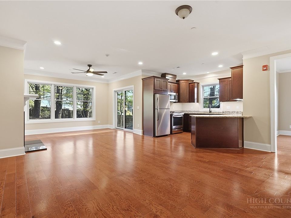 1st image of 155 Gateway Drive #102