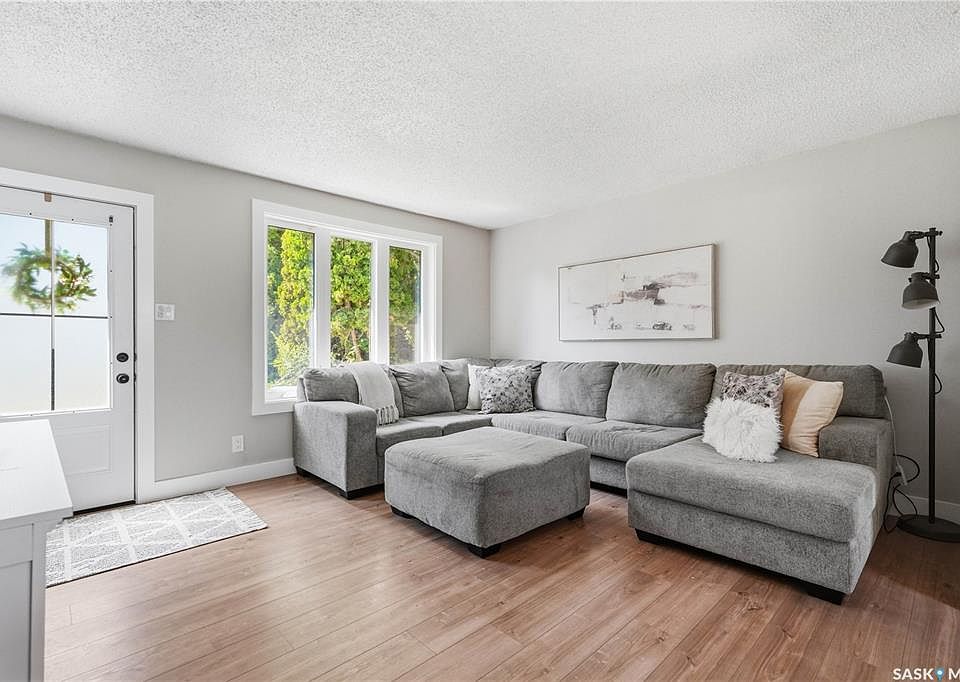 1st image of 122 Montreal AVENUE S