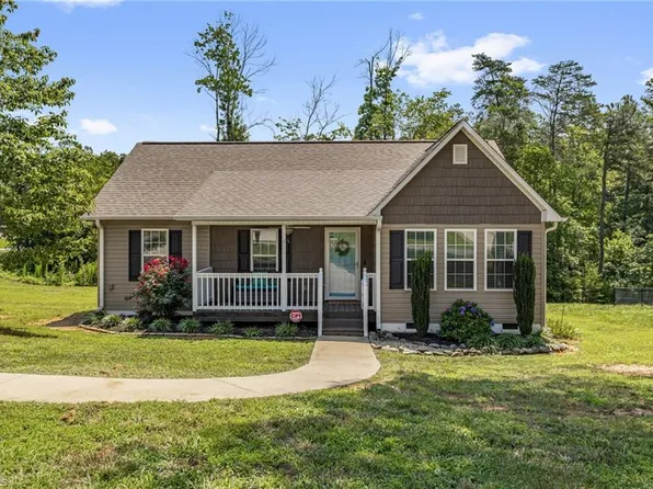 811 Falling Creek Ct, Rural Hall, NC 27045
