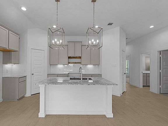 2nd image of 818 Orchard Vale Rd