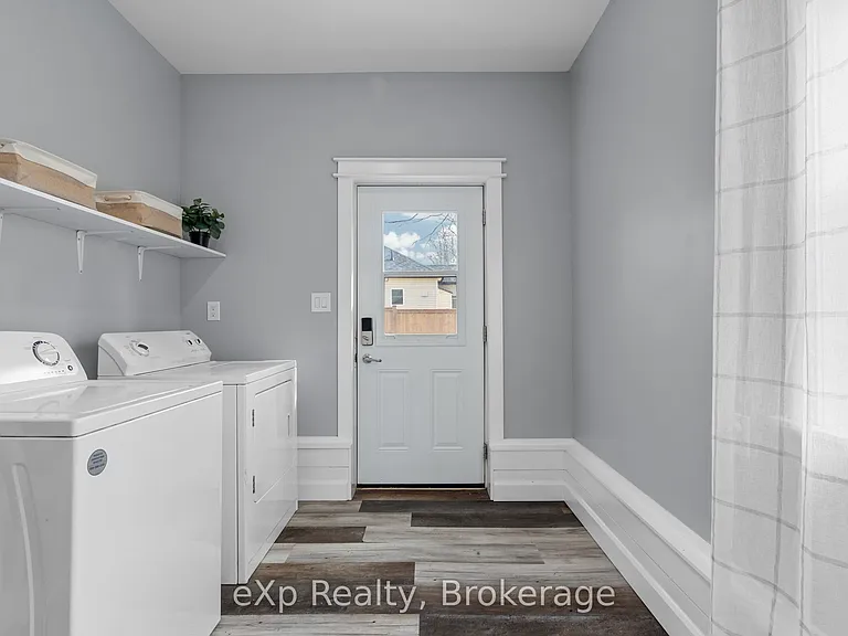 236 Sydenham St — Photo 32