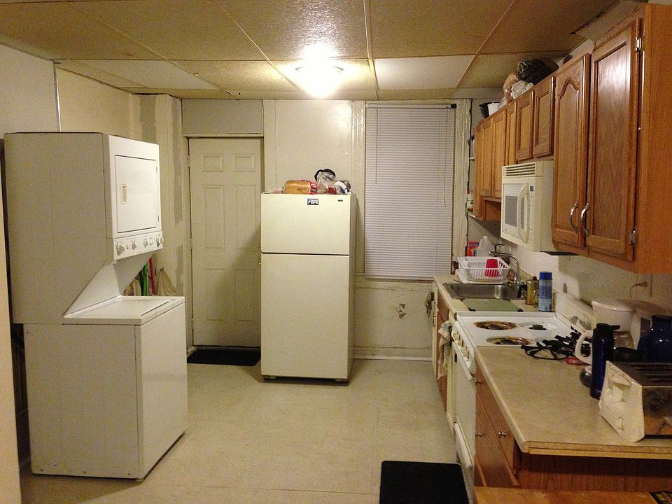 Great Kitchen w/Laundry