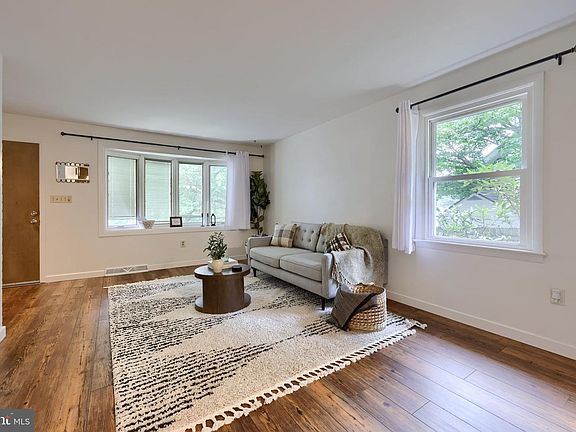 4th image of 410 Friedensburg Rd