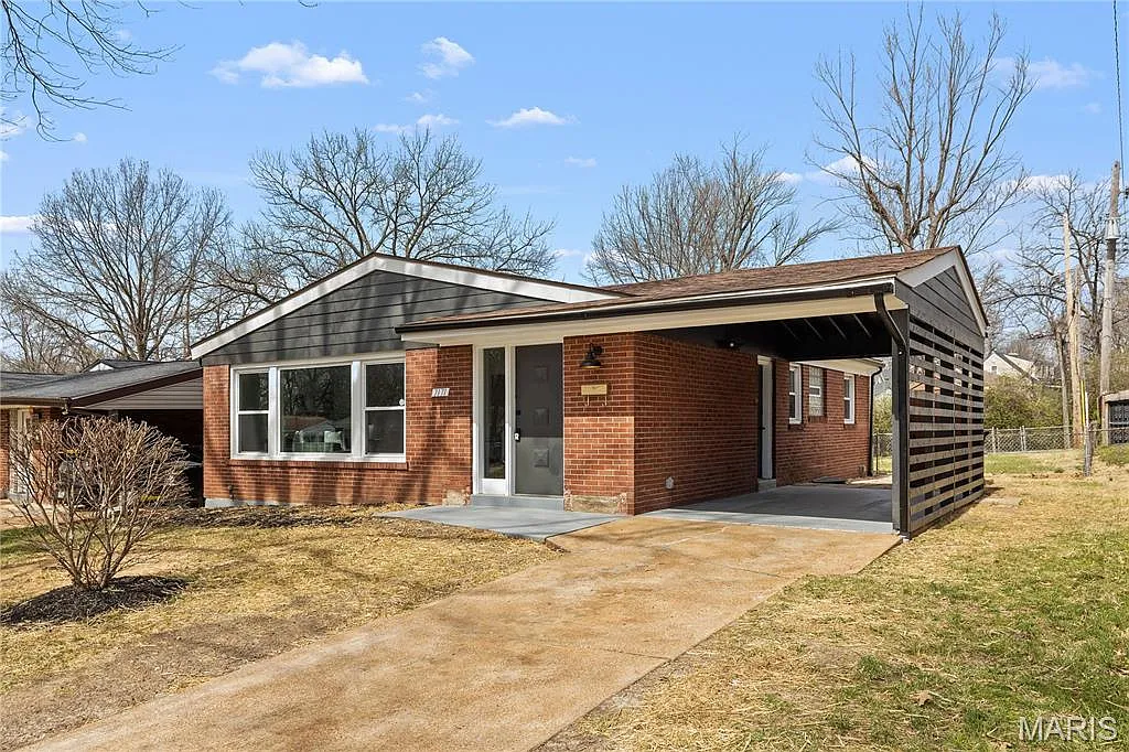 7171 White Oak Ln photo 1