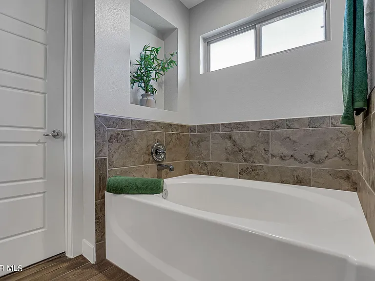 2420 Sammy Cervantes St — Photo 18