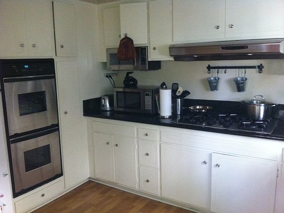 2nd image of 16012 Moorpark St Unit 201