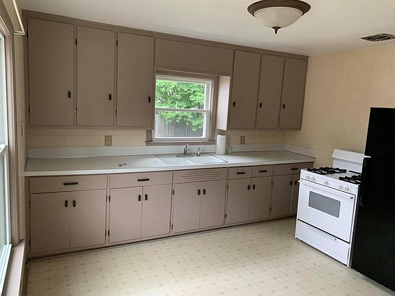 Kitchen: includes fridge and stove