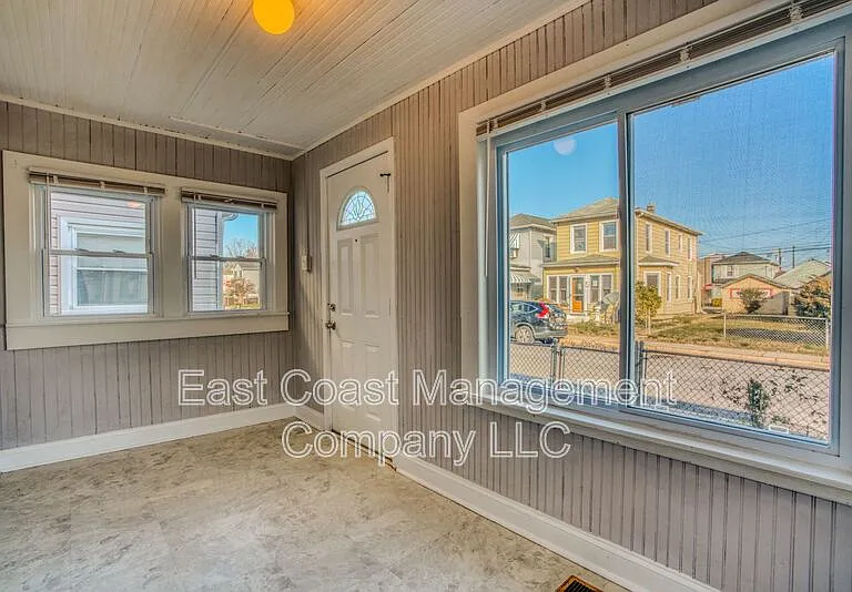 214 Center St — Photo 10