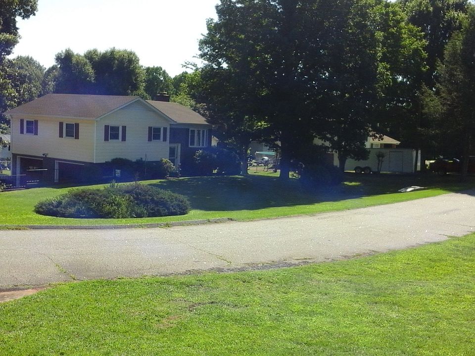 1st image of 2448 Belshire Dr