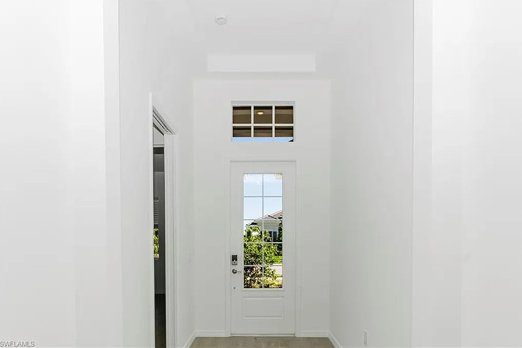 3 bed, 3.0 bath, 2247 sqft, $3,995 — Photo 2