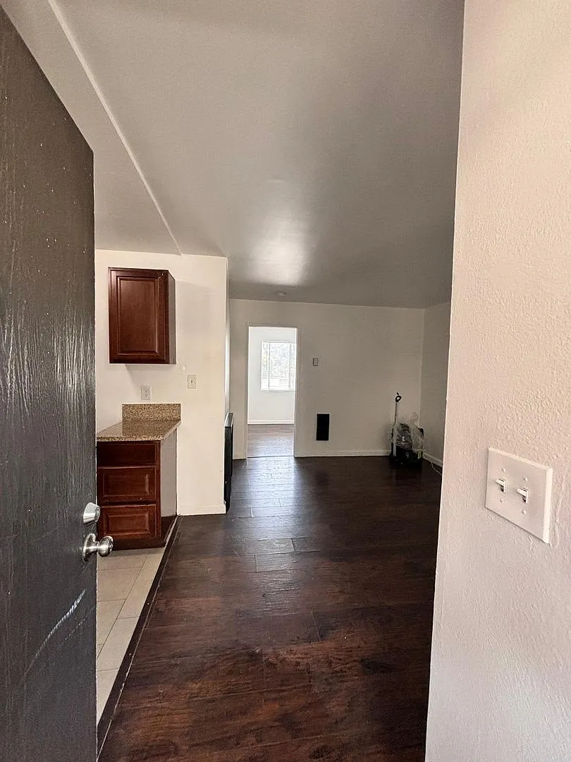 20954 Bryant — Photo 3