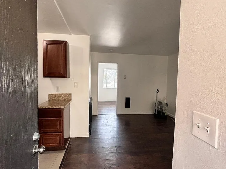 20954 Bryant St — Photo 2