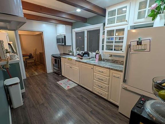 3rd image of 3100 E 11TH Street