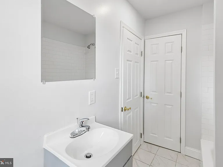 124 Lexington Ave #1 — Photo 11