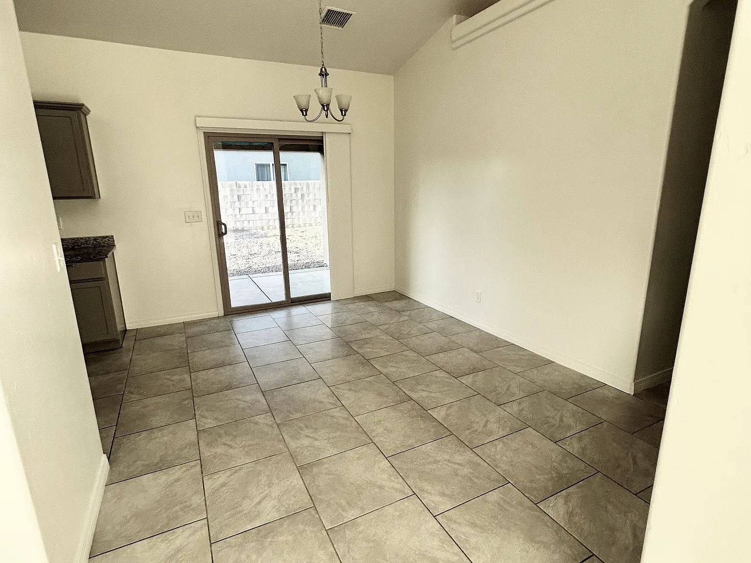 3 bed, 1175 sqft, $1,600 — Photo 4
