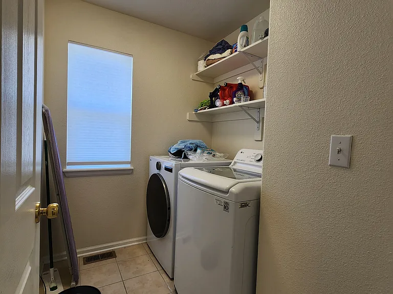 4736 Laurelglen Ln — Photo 23