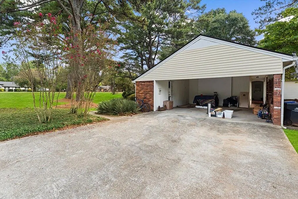 5 bed, 3.0 bath, 2672 sqft, $3,450 — Photo 4