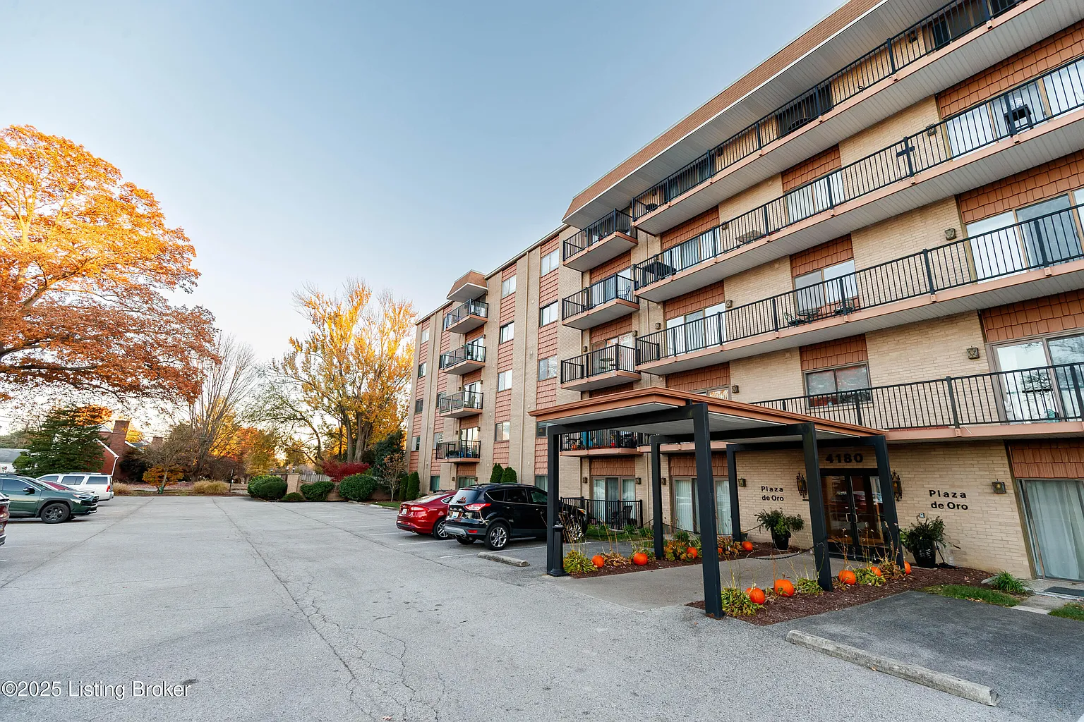 4180 Lyndon Way Unit 210 photo 1