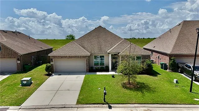440 W Lake Dr