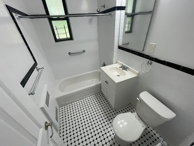 3619 167th St #3B — Photo 2