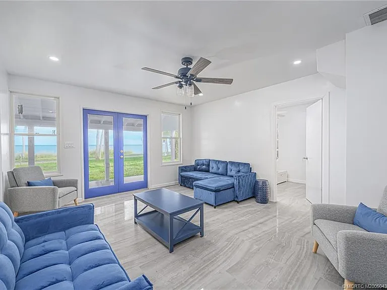 7007 S Indian River Dr — Photo 7