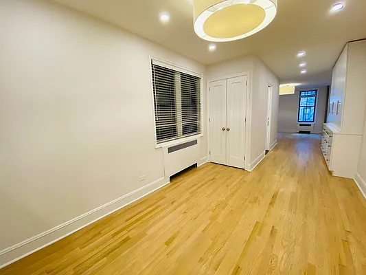 Rented by Metropolis Real Estate of Manhattan | media 4