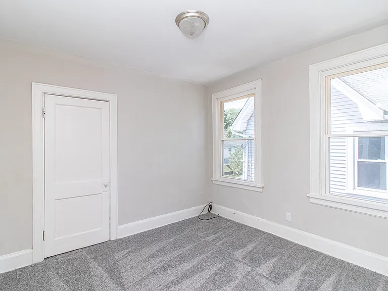 926 Mount Hope Ave — Photo 8