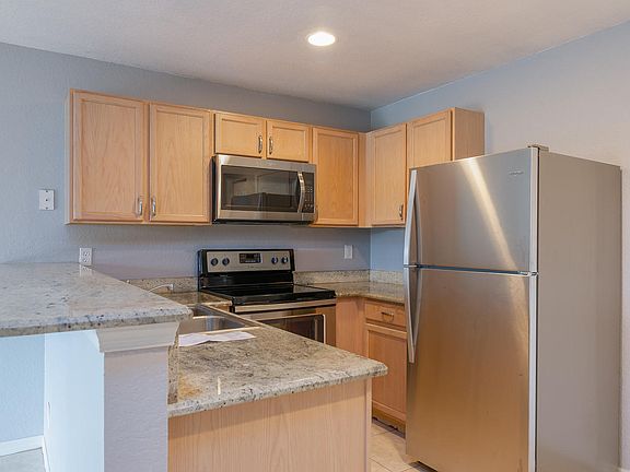 3rd image of 2418 SW Marshfield Ct