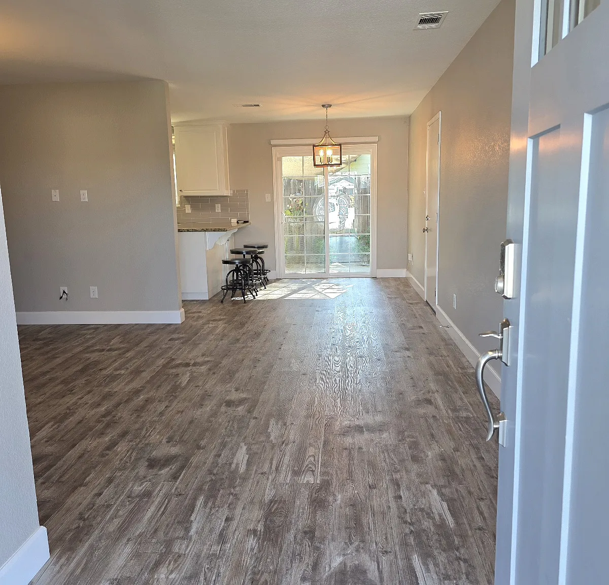 3 bed, $2,500 — Photo 3