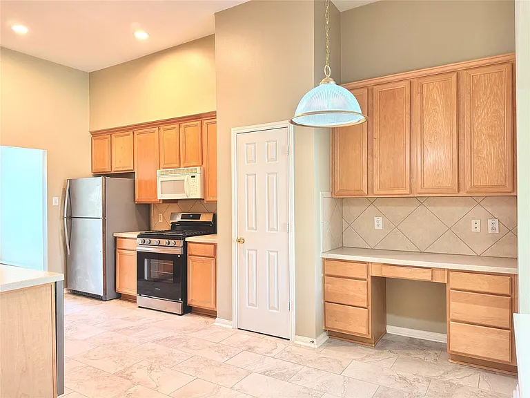 16518 Wheatmill Ct — Photo 11