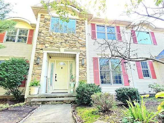 2nd image of 6405 Suzanne Ln