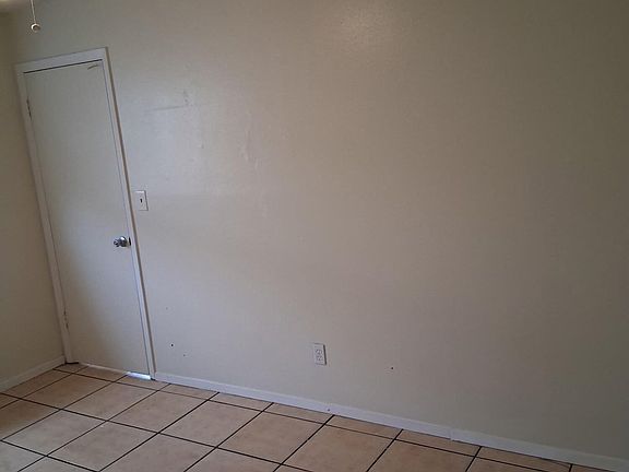4th image of 2807 Beachcomber Dr