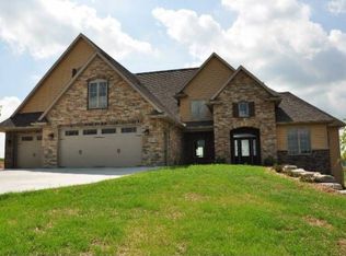 5527 N Midsummer Dr, Appleton, WI 54913