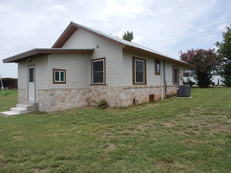 412 Bowman Ave — Photo 23