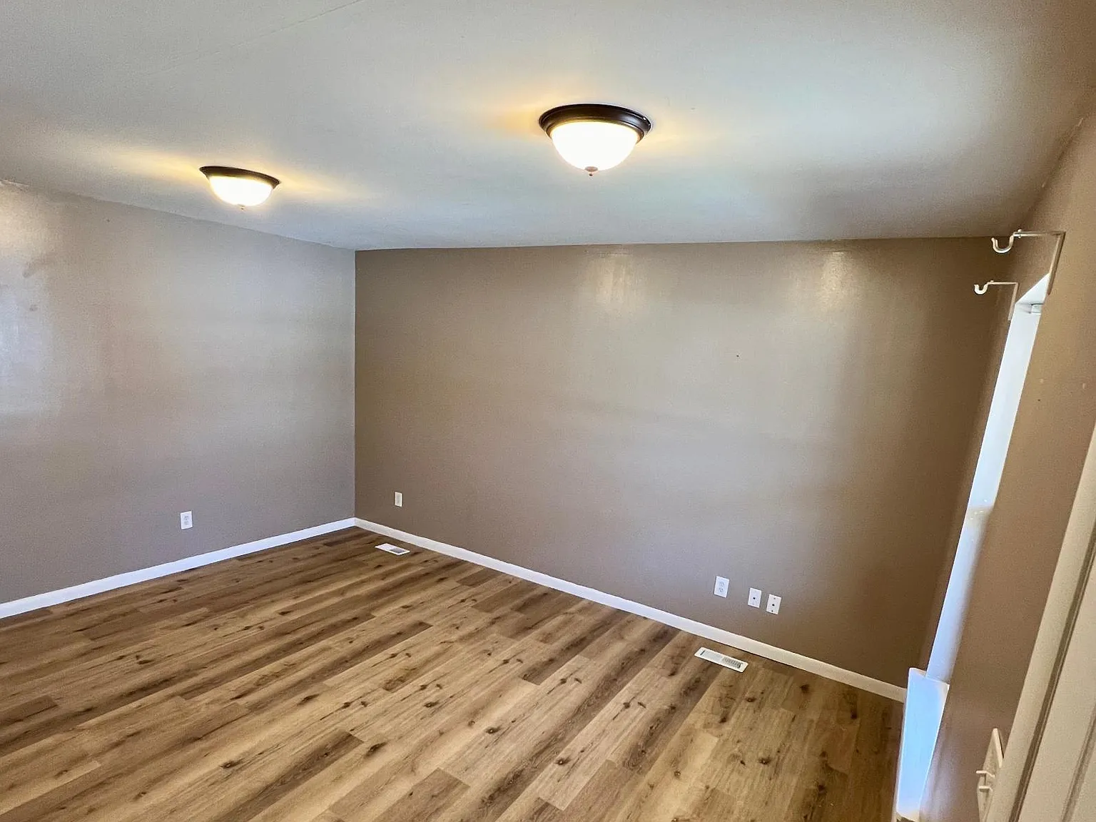 1384 Spencer Street — Photo 2