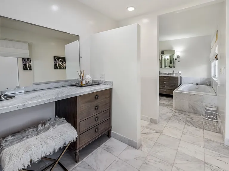 5687 Kalanianaole Hwy — Photo 20