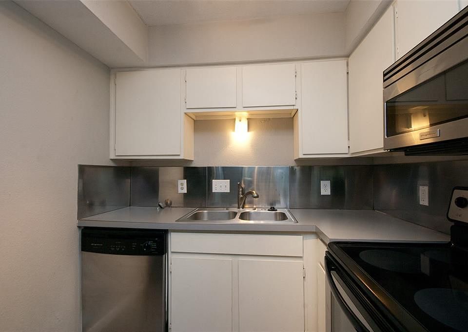 2nd image of 1013 W 23rd St #102